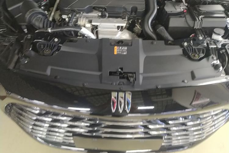 Used Buick Regal 2024 25T Deluxe Edition Engine Bay