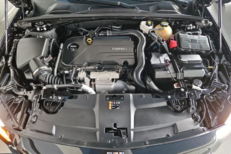 Used Buick Regal 2024 25T Deluxe Edition Engine Bay