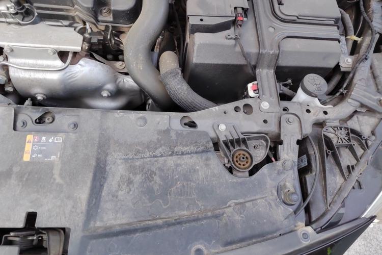 Used Buick Regal 2024 25T Deluxe Edition Engine Bay Left