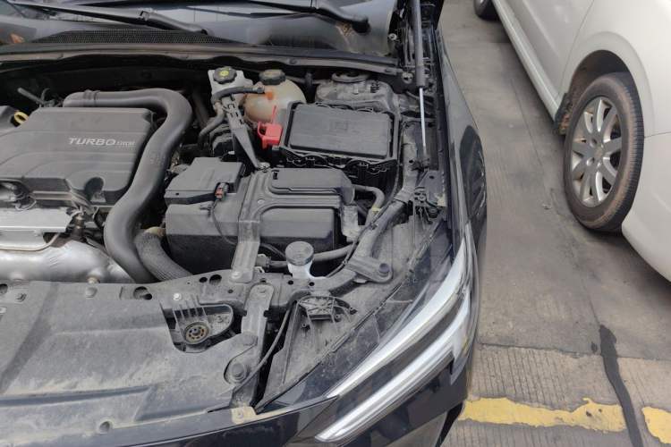 Used Buick Regal 2024 25T Deluxe Edition Engine Bay Left