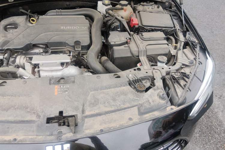 Used Buick Regal 2024 25T Deluxe Edition Engine Bay Left