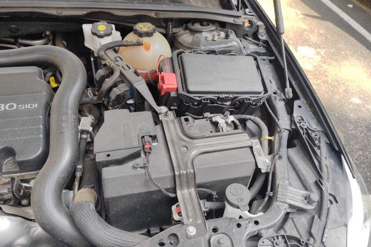 Used Buick Regal 2024 25T Deluxe Edition Engine Bay Left