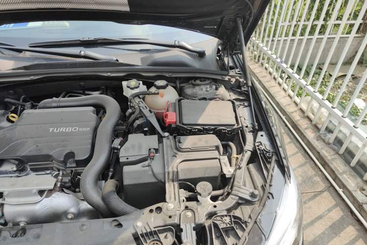 Used Buick Regal 2024 25T Deluxe Edition Engine Bay Left