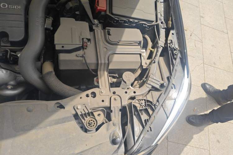 Used Buick Regal 2024 25T Deluxe Edition Engine Bay Left