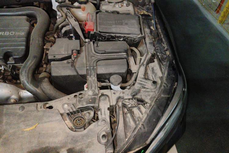 Used Buick Regal 2024 25T Deluxe Edition Engine Bay Left