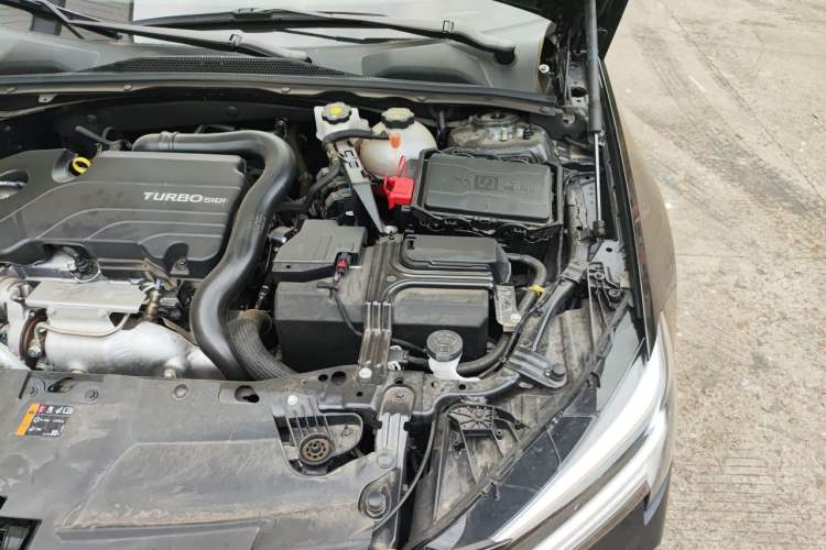 Used Buick Regal 2024 25T Deluxe Edition Engine Bay Left