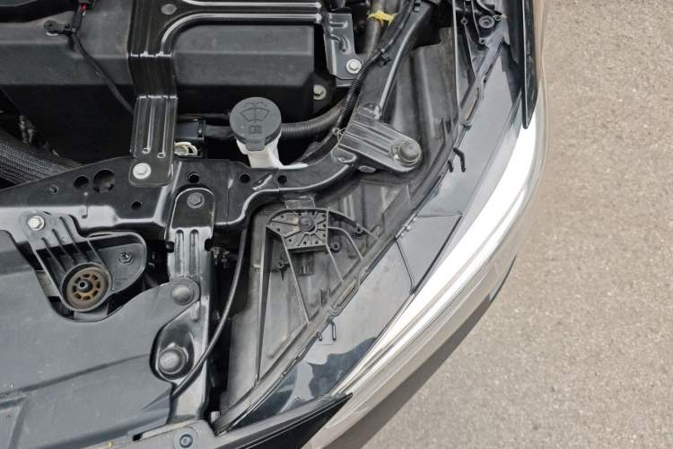 Used Buick Regal 2024 25T Deluxe Edition Engine Bay Left