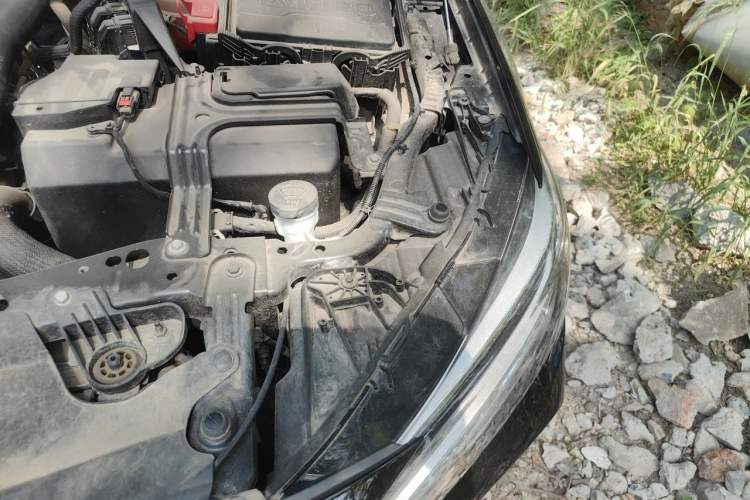 Used Buick Regal 2024 25T Deluxe Edition Engine Bay Left