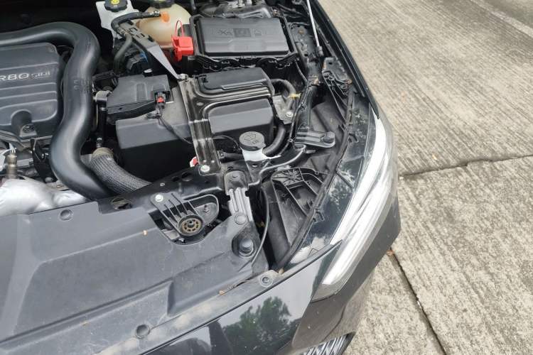 Used Buick Regal 2024 25T Deluxe Edition Engine Bay Left