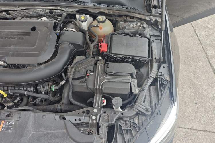 Used Buick Regal 2024 28T Luxury Edition Engine Bay Left