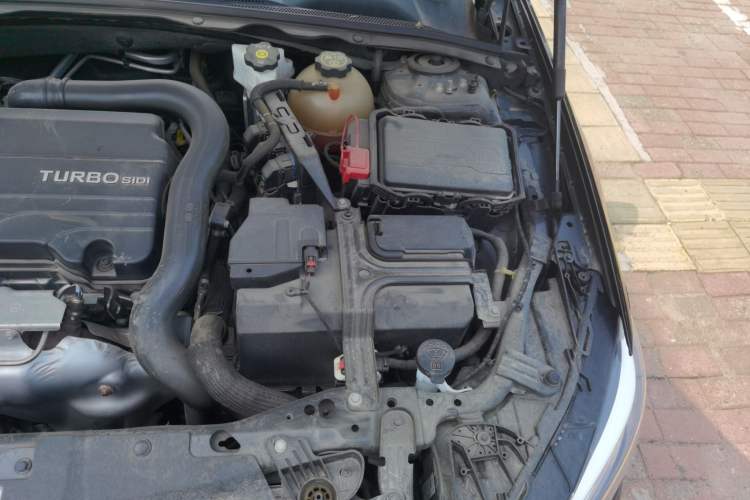 Used Buick Regal 2024 25T Deluxe Edition Engine Bay Left