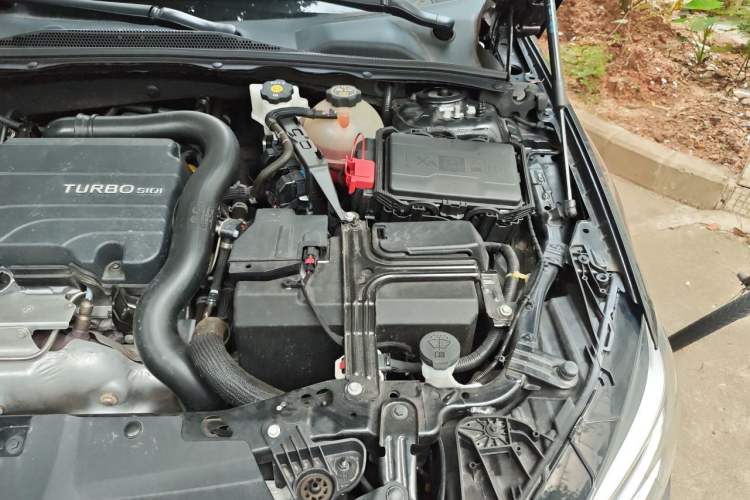 Used Buick Regal 2024 25T Deluxe Edition Engine Bay Left