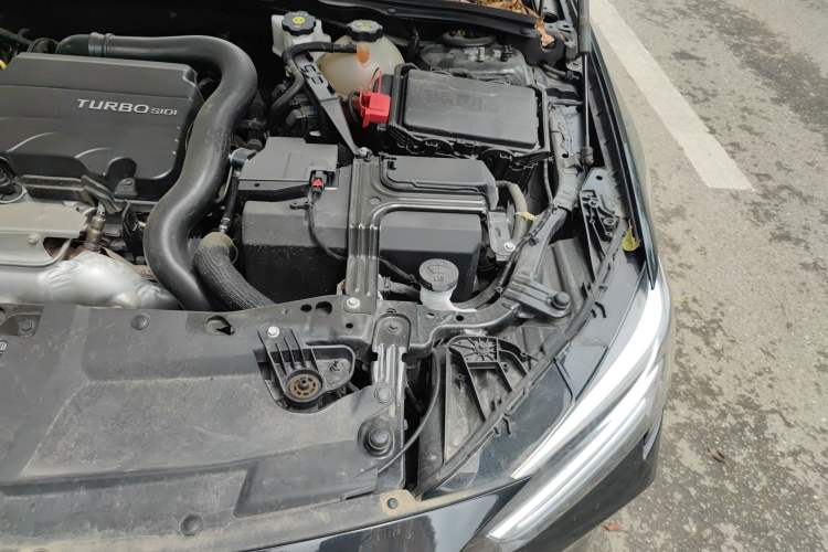 Used Buick Regal 2024 25T Deluxe Edition Engine Bay Left
