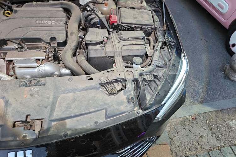 Used Buick Regal 2024 25T Deluxe Edition Engine Bay Left