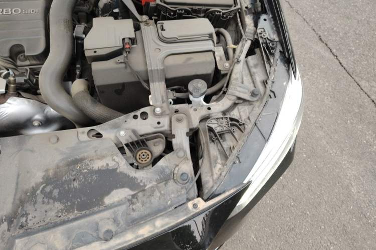 Used Buick Regal 2024 25T Deluxe Edition Engine Bay Left