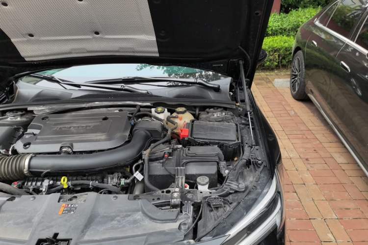 Used Buick Regal 2024 28T Luxury Edition Engine Bay Left