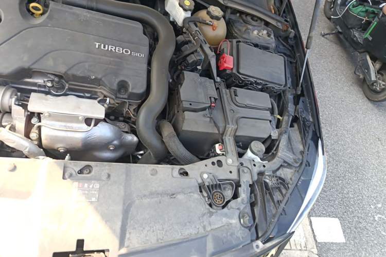 Used Buick Regal 2024 25T Deluxe Edition Engine Bay Left