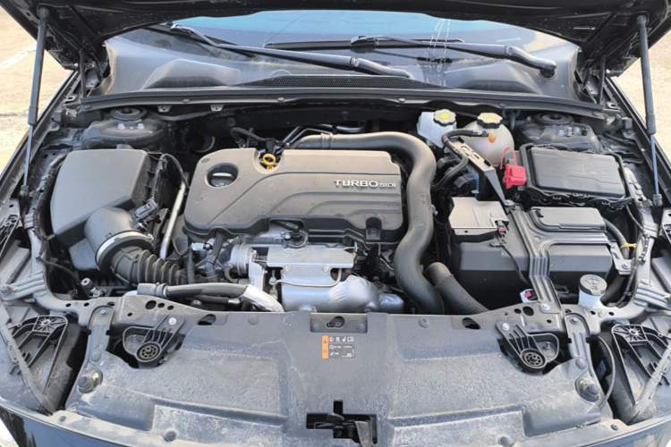 Used Buick Regal 2024 25T Deluxe Edition Engine Bay