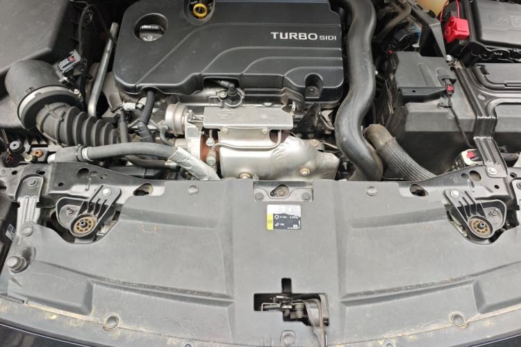 Used Buick Regal 2024 25T Deluxe Edition Engine Bay