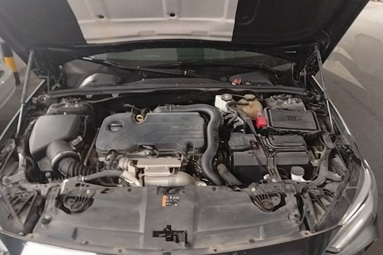 Used Buick Regal 2024 25T Deluxe Edition Engine Bay