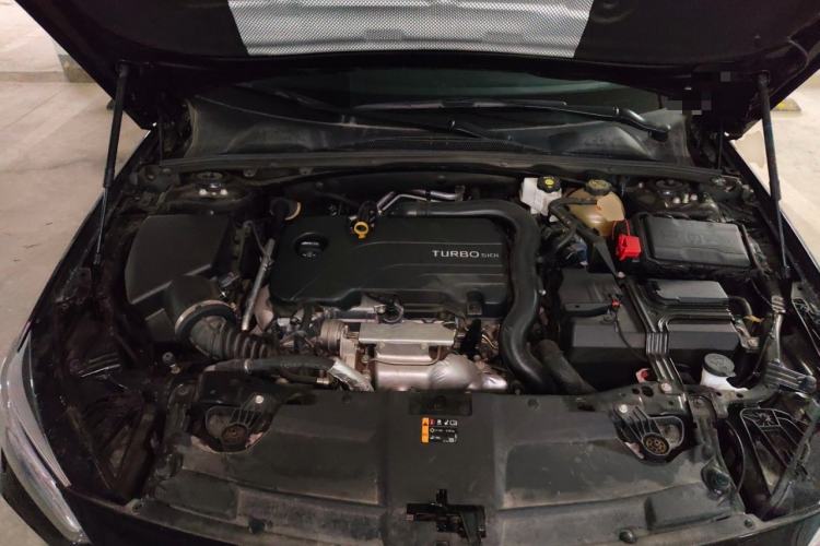 Used Buick Regal 2024 25T Deluxe Edition Engine Bay