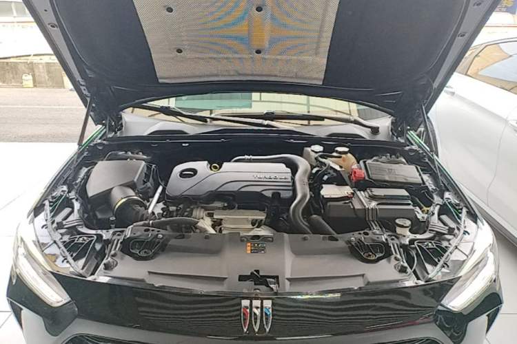 Used Buick Regal 2024 25T Deluxe Edition Engine Bay