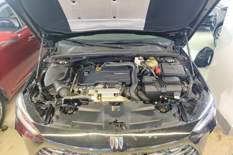 Used Buick Regal 2024 25T Deluxe Edition Engine Bay