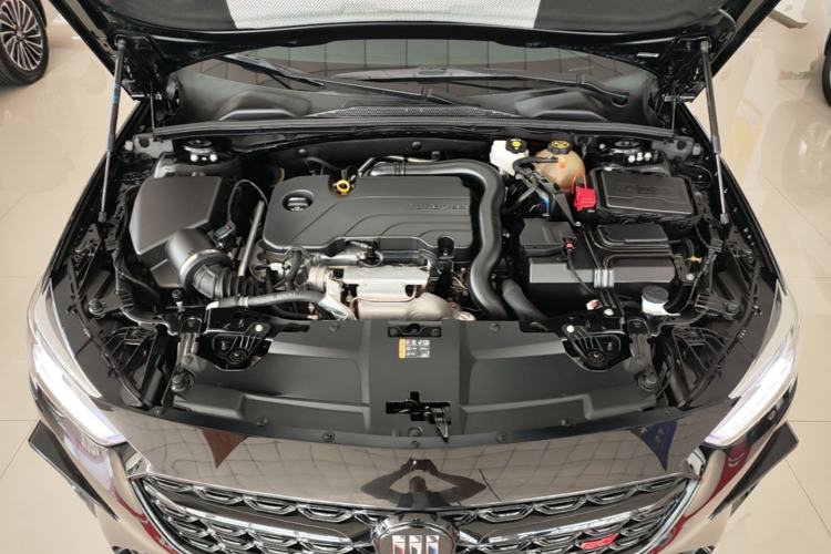 Used Buick Regal 2024 25T Deluxe Edition Engine Bay