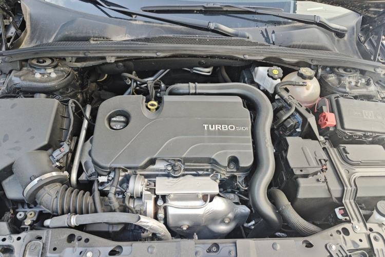 Used Buick Regal 2024 25T Deluxe Edition Engine Bay