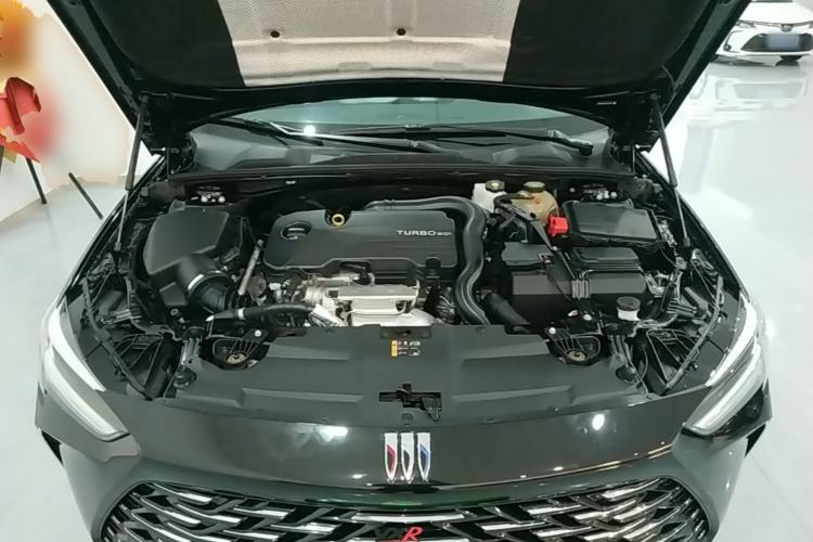Used Buick Regal 2024 25T Deluxe Edition Engine Bay