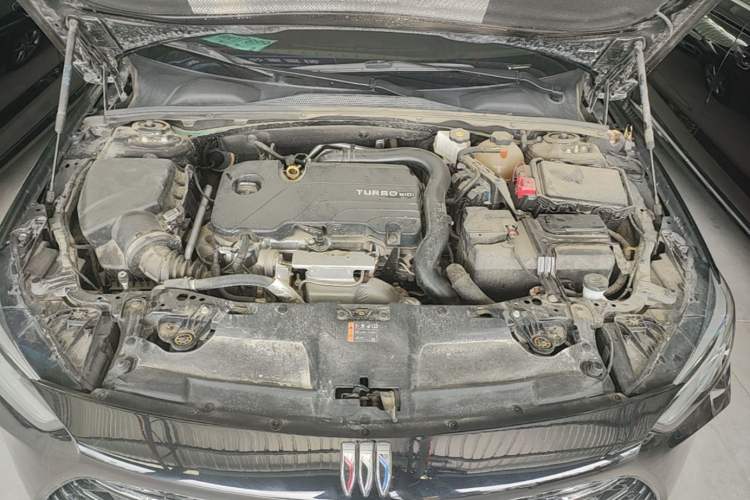 Used Buick Regal 2024 25T Deluxe Edition Engine Bay