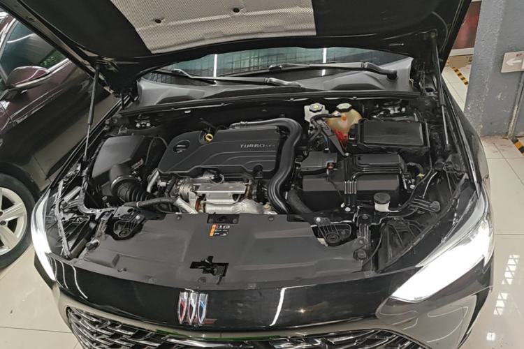 Used Buick Regal 2024 25T Deluxe Edition Engine Bay