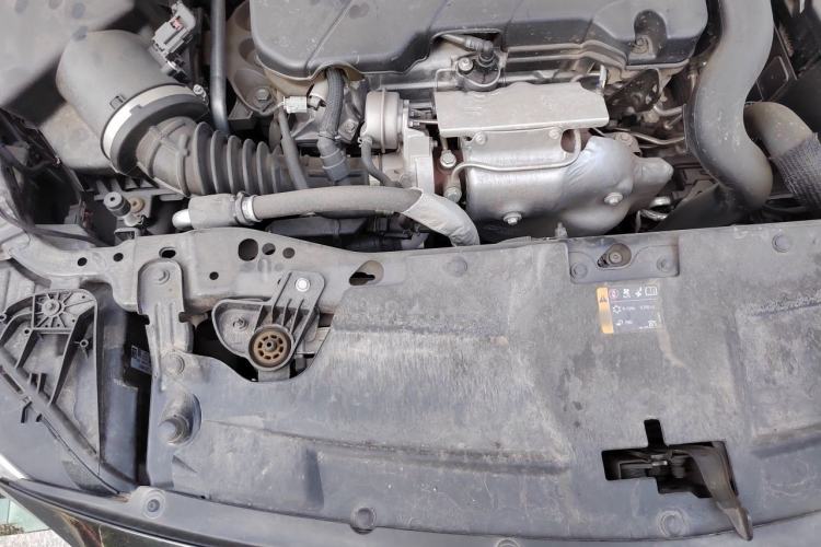 Used Buick Regal 2024 25T Deluxe Edition Engine Bay Right