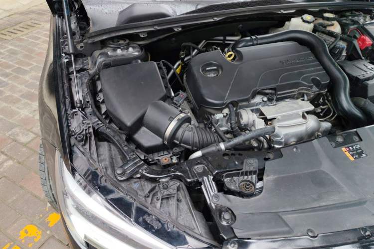 Used Buick Regal 2024 25T Deluxe Edition Engine Bay Right