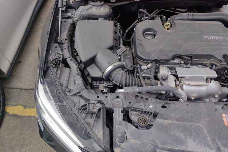 Used Buick Regal 2024 25T Deluxe Edition Engine Bay Right