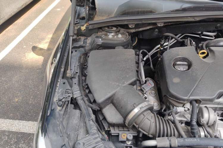 Used Buick Regal 2024 25T Deluxe Edition Engine Bay Right