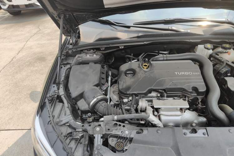 Used Buick Regal 2024 25T Deluxe Edition Engine Bay Right