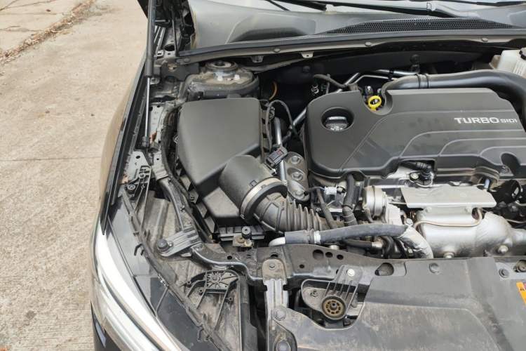 Used Buick Regal 2024 25T Deluxe Edition Engine Bay Right