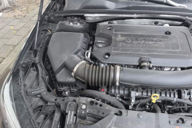 Used Buick Regal 2024 28T Luxury Edition Engine Bay Right