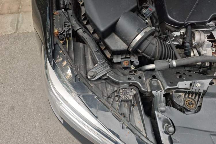 Used Buick Regal 2024 25T Deluxe Edition Engine Bay Right