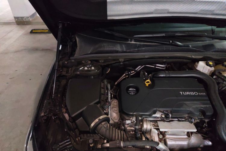 Used Buick Regal 2024 25T Deluxe Edition Engine Bay Right