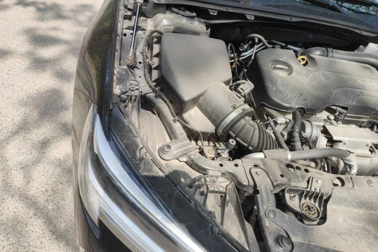 Used Buick Regal 2024 25T Deluxe Edition Engine Bay Right