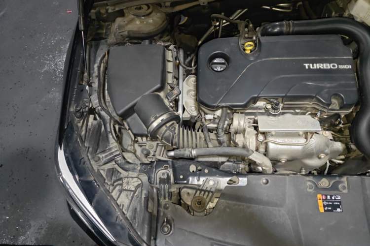Used Buick Regal 2024 25T Deluxe Edition Engine Bay Right