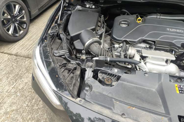 Used Buick Regal 2024 25T Deluxe Edition Engine Bay Right
