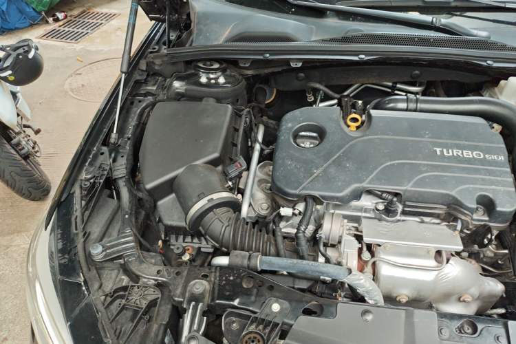 Used Buick Regal 2024 25T Deluxe Edition Engine Bay Right