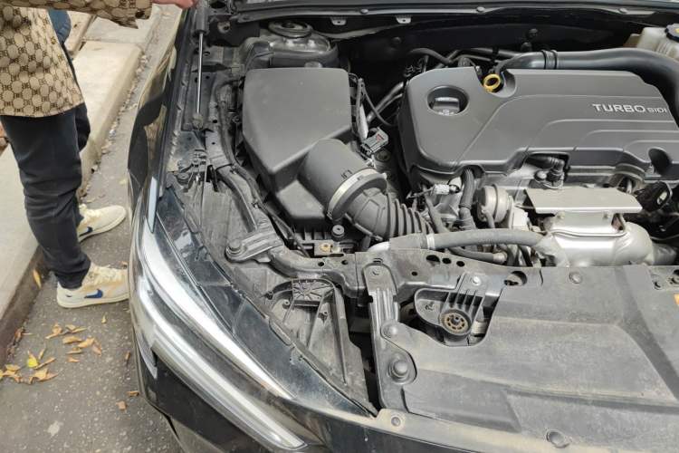 Used Buick Regal 2024 25T Deluxe Edition Engine Bay Right