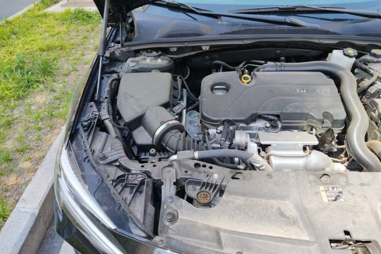 Used Buick Regal 2024 25T Deluxe Edition Engine Bay Right