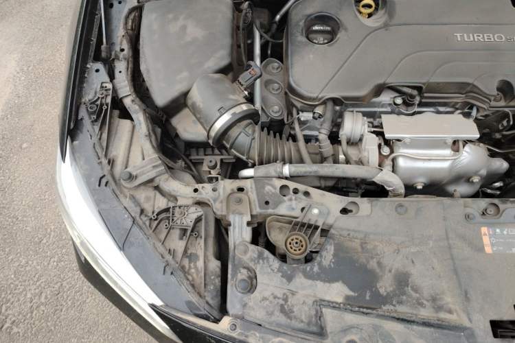 Used Buick Regal 2024 25T Deluxe Edition Engine Bay Right