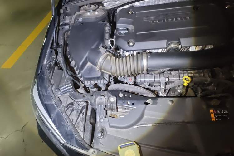 Used Buick Regal 2024 28T Luxury Edition Engine Bay Right
