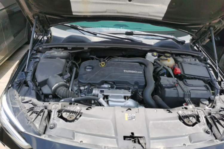 Used Buick Regal 2024 25T Deluxe Edition Engine Bay